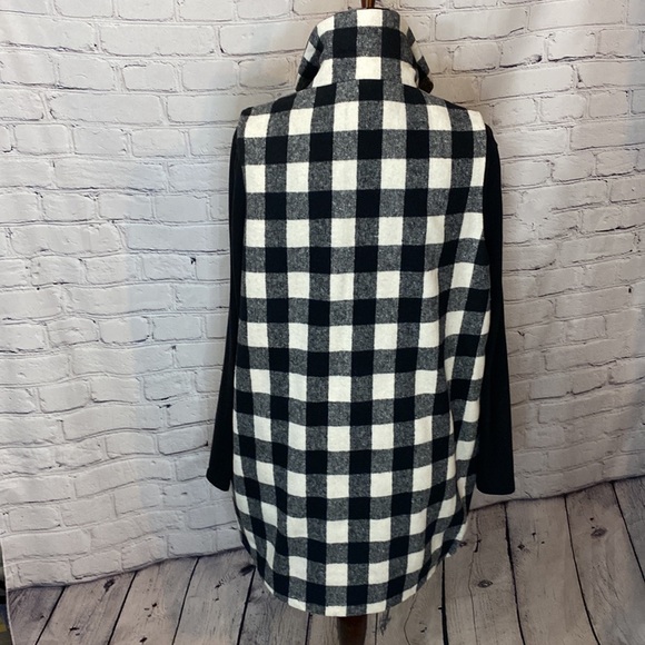 Black and white Buffalo 🦬 Plaid long vest - Picture 5 of 10